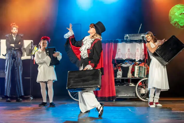 Spektaklis vaikams DVYLIKA IŠ PAŠTO KARIETOS – 4