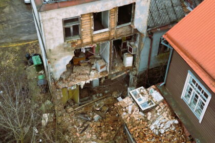 rokiškio nepriklausomybės aikštėje sugriuvo namas 2024 02 24